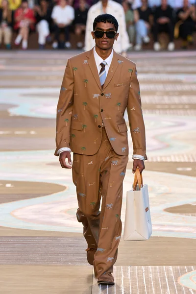 Look 50
